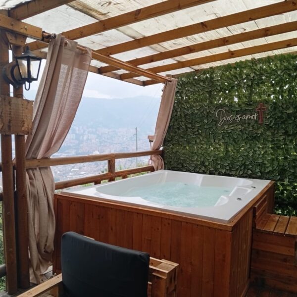 0702ef4e-4d25-4a41-9ad3-88d94d64f1e0-1